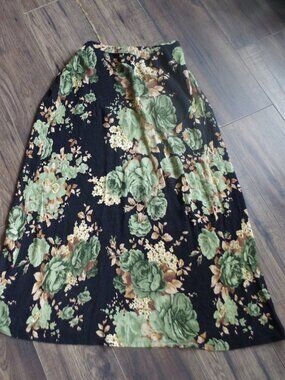 Ladies Tradition Floral 90s Skirt